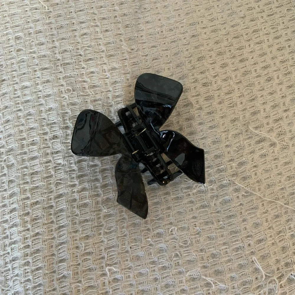 New Maison Miette x Anthropologie Black Bow Holiday Hair Claw Clip Accessory